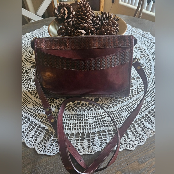 Brahmin Handbags - Vtg. BRAHMIN Crossbody🌲🌼